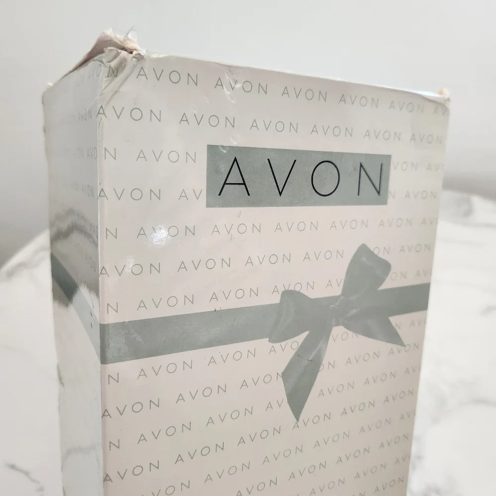 Avon Mrs. Albee 2014 Figurine  Collector’s Edition - Picture 12 of 16